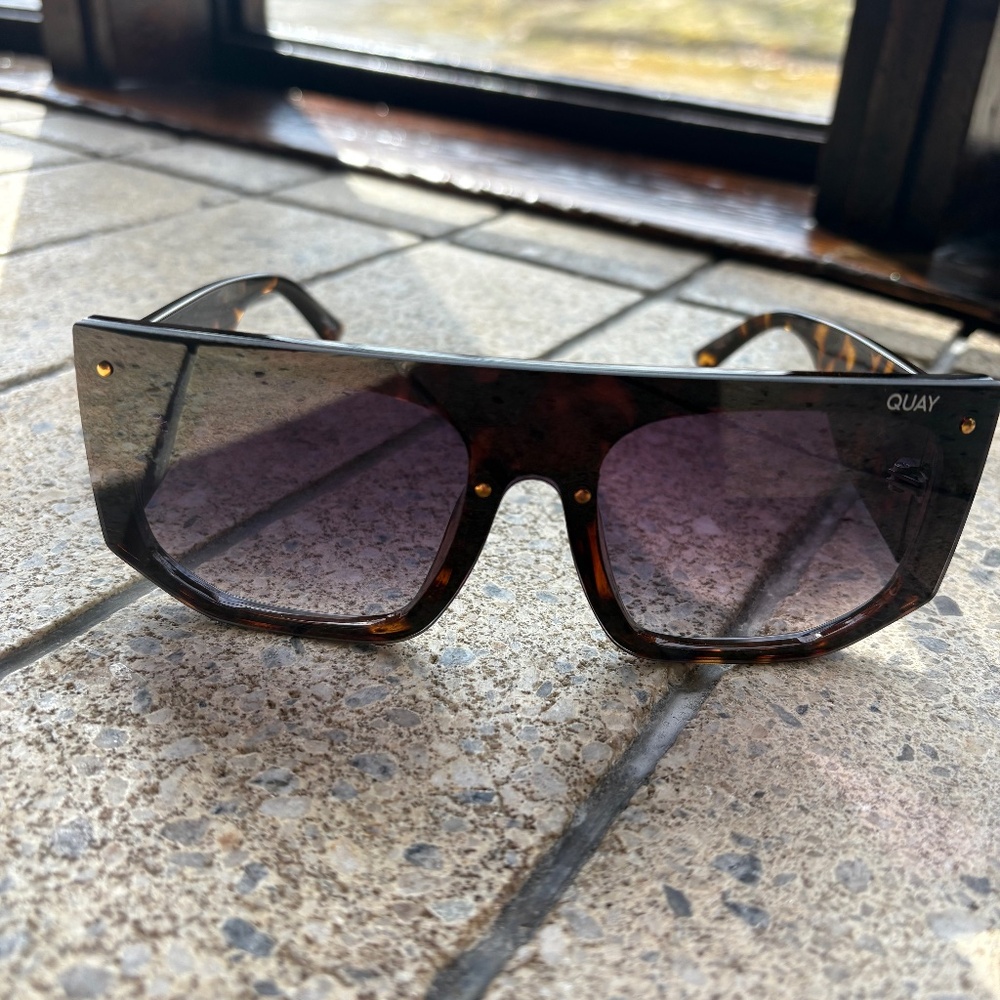 Quay tortoise sunglasses